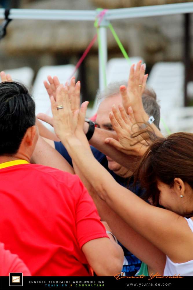 Dinámicas de Team Building vivencial en Colombia para celebrar logros en equipo